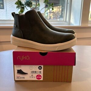 Ryka Viv Boot Water Repellent 8.5 New in Box Alpine Green